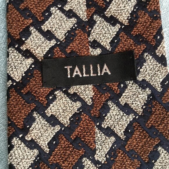 Tallia Woven Italian Silk Geometric Pattern Tie - Picture 3 of 6